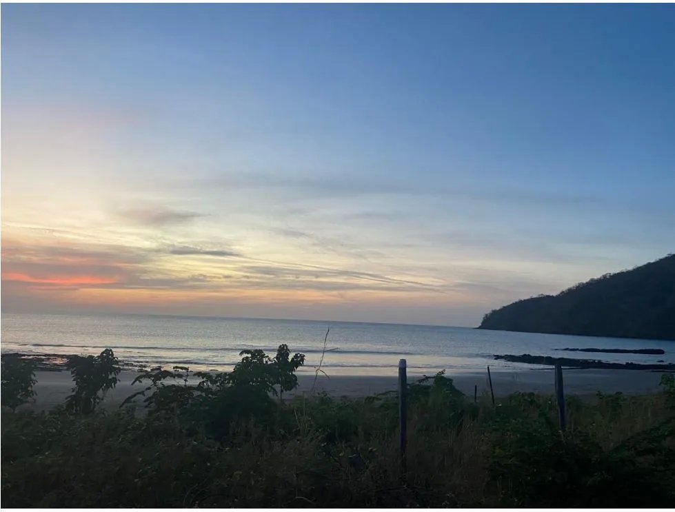 Venta de lote titulado frente al mar en playa bucaro