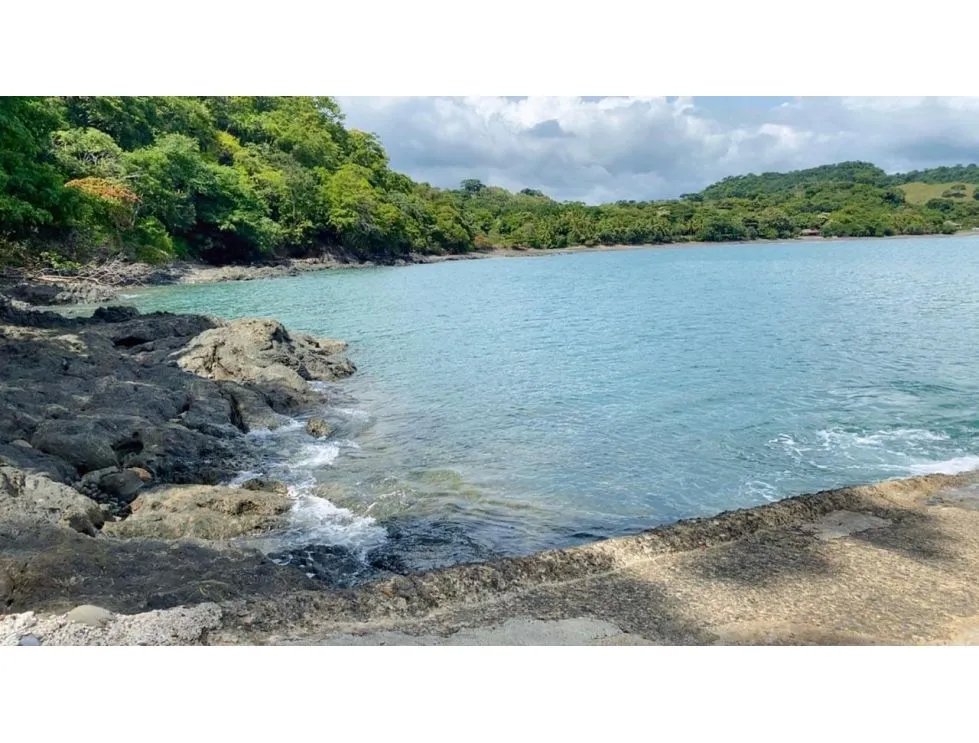 Venta de lote titulado frente al mar en playa bucaro