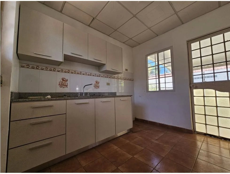 Venta/alquiler de casa en brisas de guayacanes, chitré