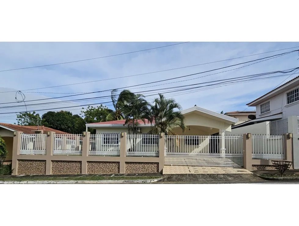 Venta/alquiler de casa en villas del golf, chitré