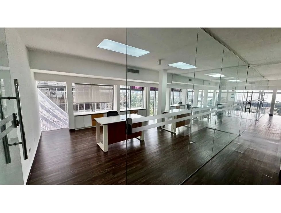Venta de oficina con vista al mar en torre bac, avenida balboa.