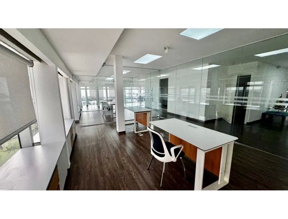 Venta de oficina con vista al mar en torre bac, avenida balboa.