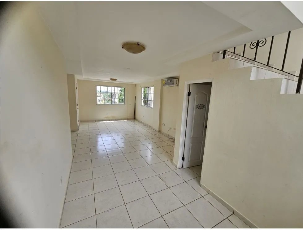 Venta/alquiler de casa en villas del golf, chitré