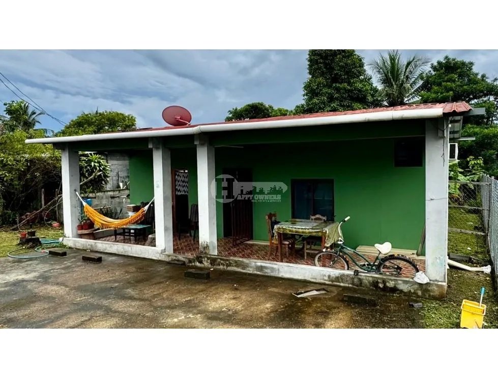 Venta de casa en el centro de pedasí.