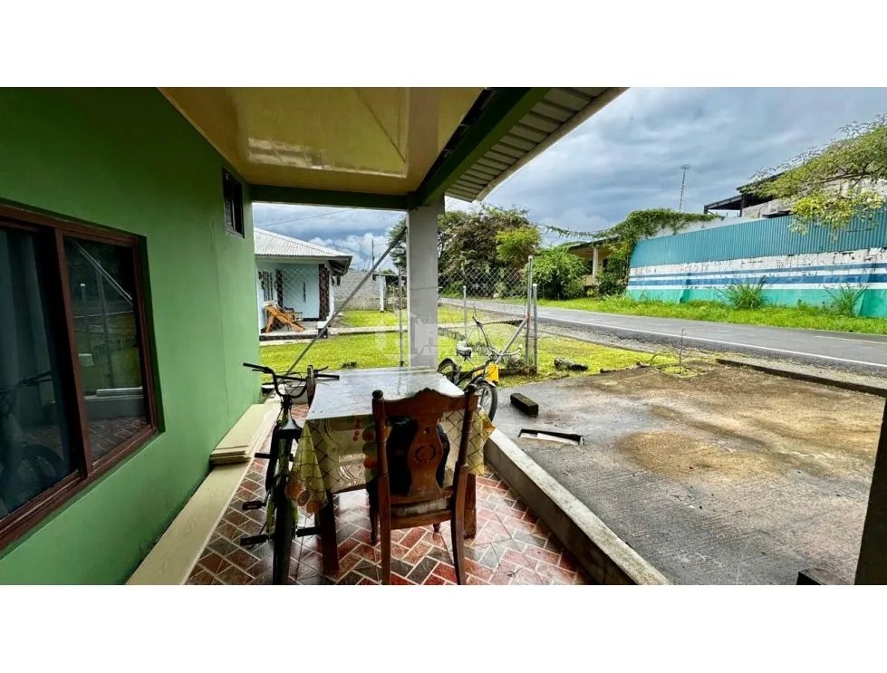Venta de casa en el centro de pedasí.