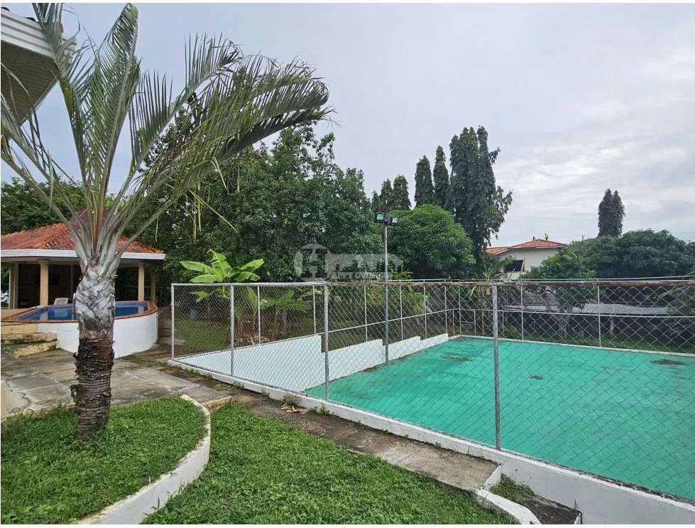 Venta de casa con piscina en calle jesús nazareno, chitré