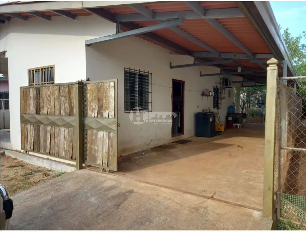 Se vende casa a pasos del super 99 de chitré herrera