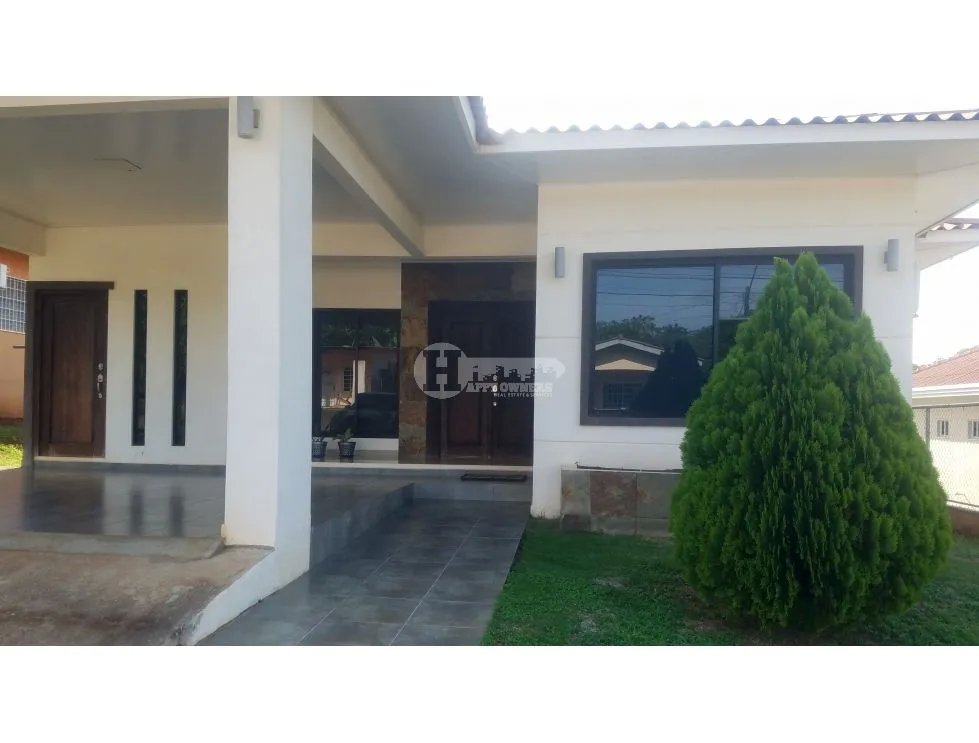 Se vende casa en la arena de chitré herrera