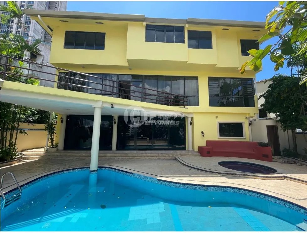 Venta de residencia unifamiliar de 3 niveles en dos mares