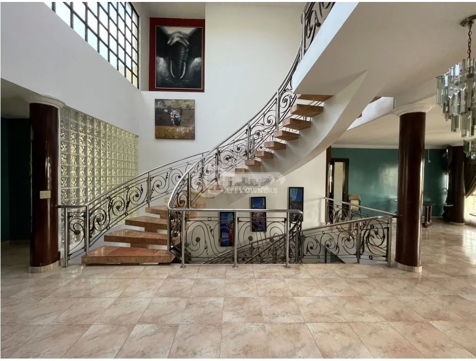 Venta de residencia unifamiliar de 3 niveles en dos mares