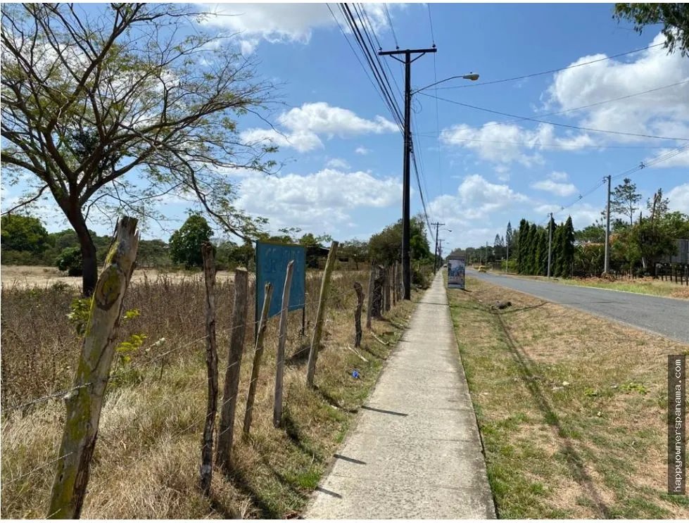 Venta de terreno comercial en las tablas.