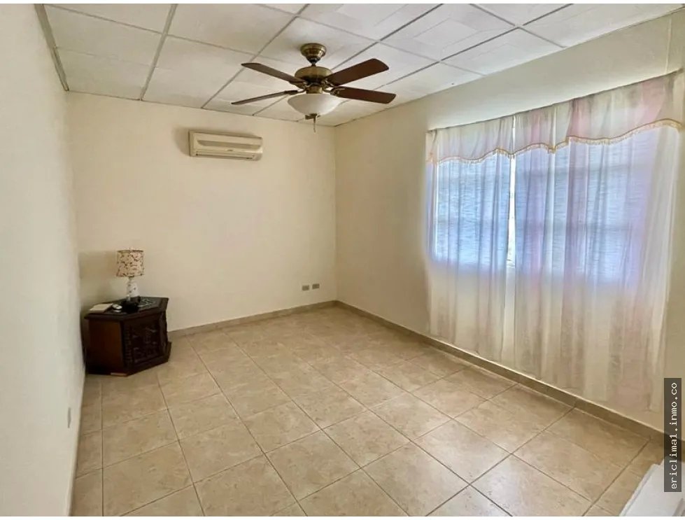 Venta de casa en brisas los guayacanes, chitré.