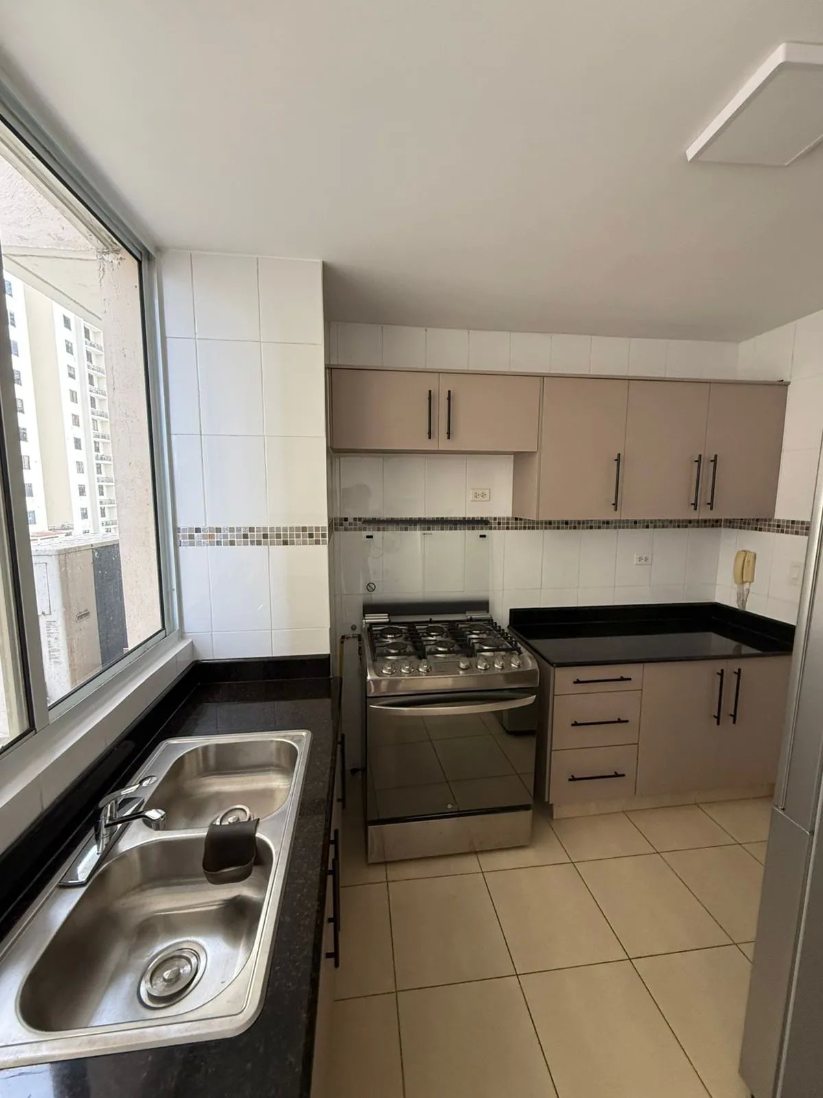 Se vende apartamento en punta pacifica san francisco.