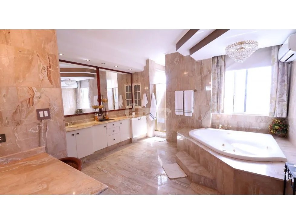 Venta de penthouse en costa del mar, marbella.