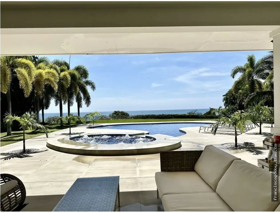 Venta de casa frente a la playa - bijao