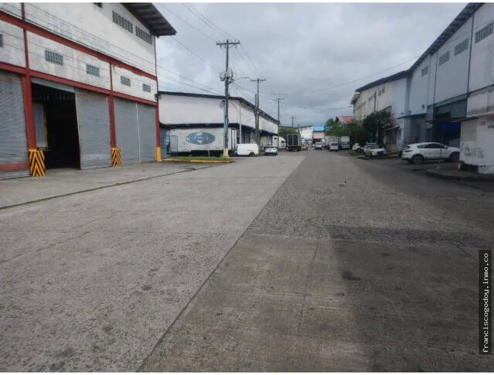 Bodega en venta en la zona libre de colón