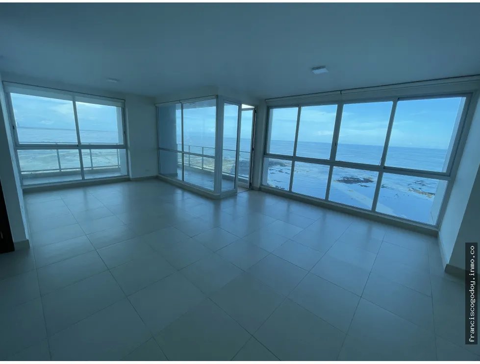 Venta de apartamento frente al mar en punta pacífica