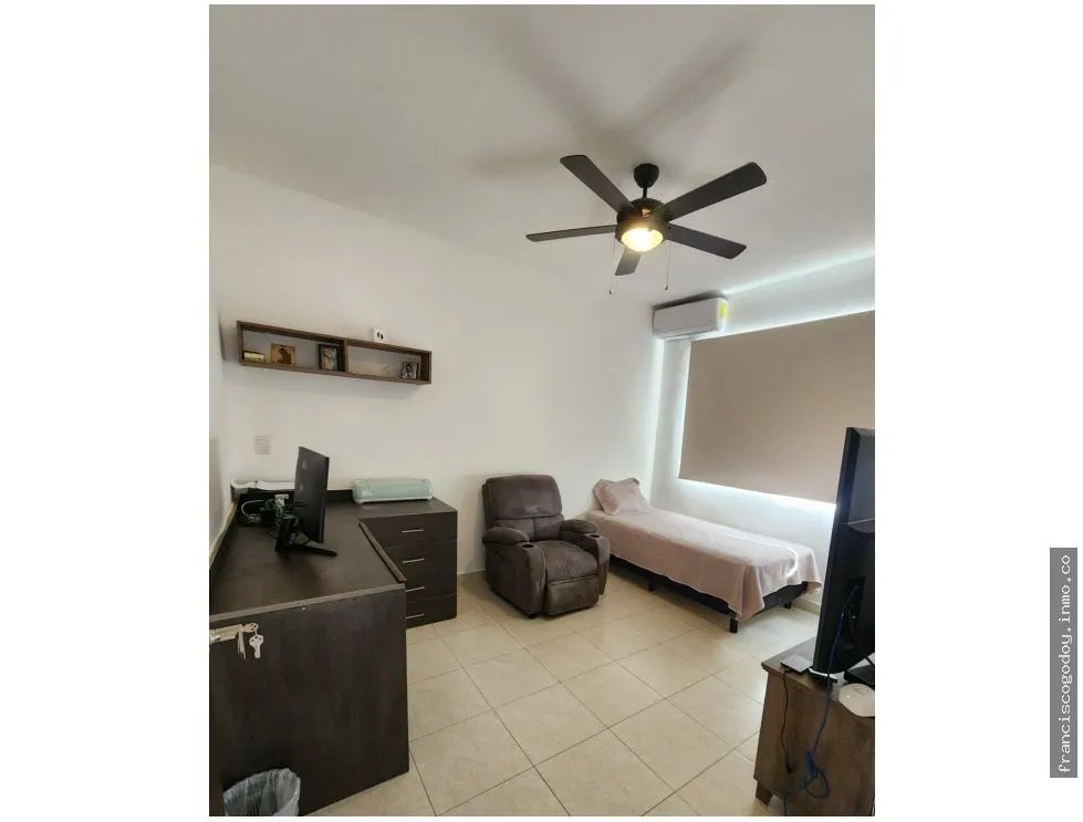 Casa a la venta en barriada cerrada en villa valencia, costa sur