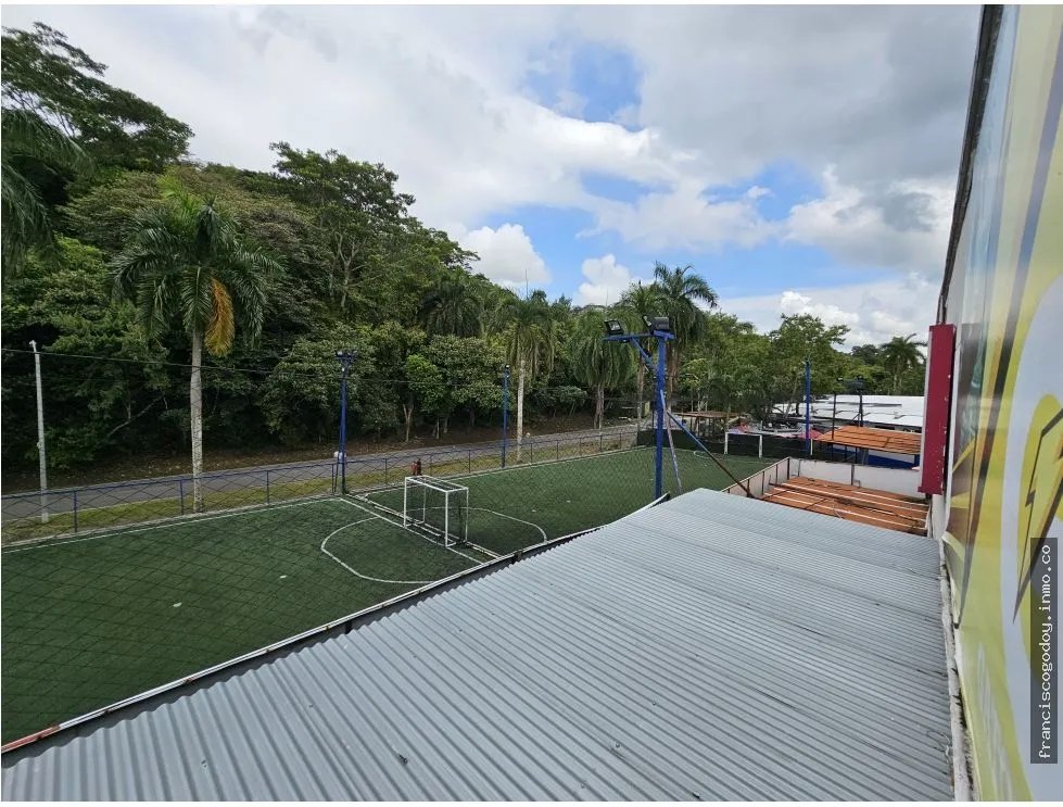 Se vende edificio de dos plantas en albrook