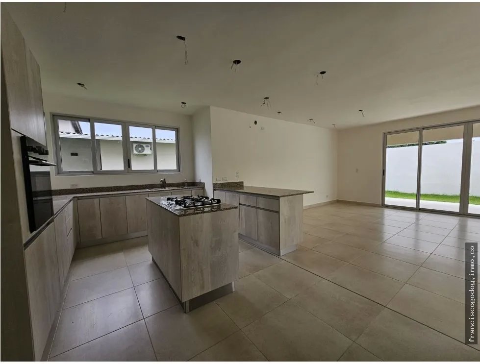 Venta de casa en villa sur, costa sur
