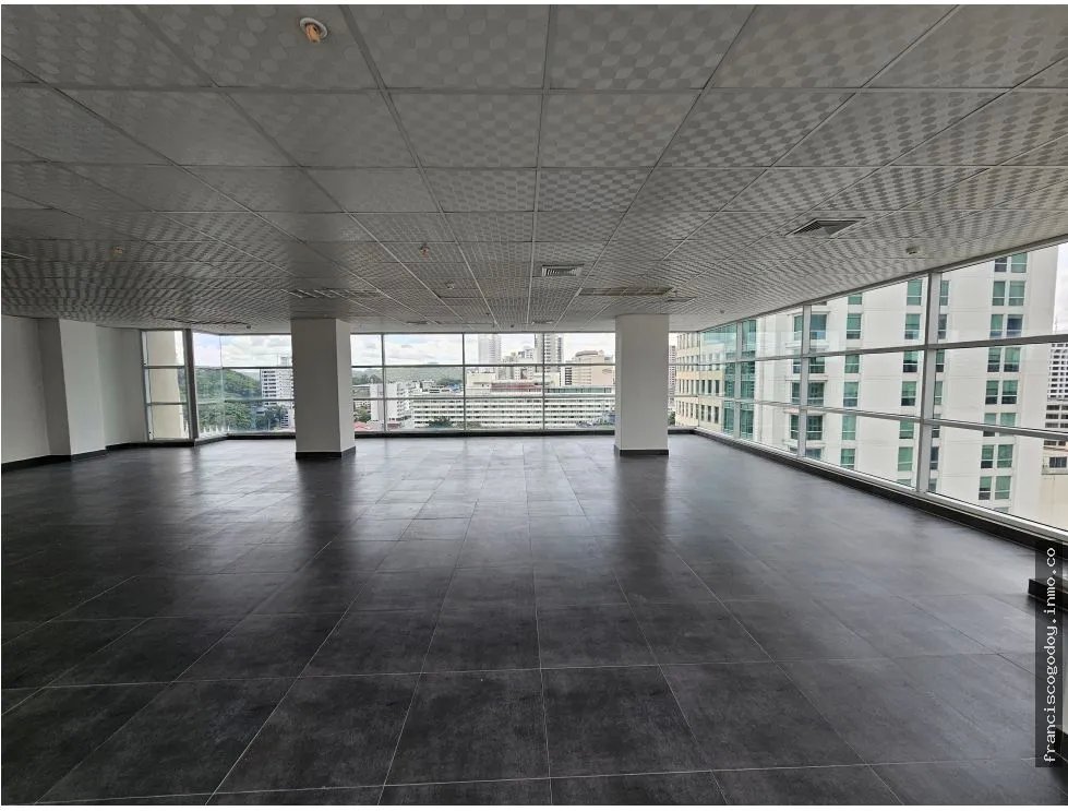 Venta de oficina en calle aquilino de la guardia