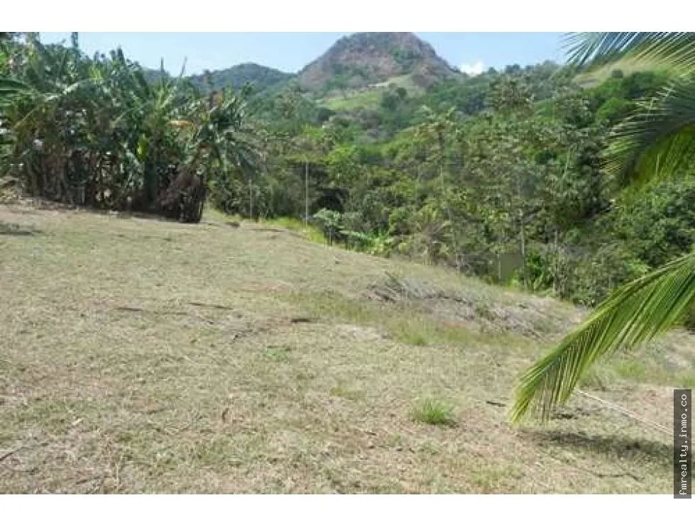 Se vende terreno en las cumbres