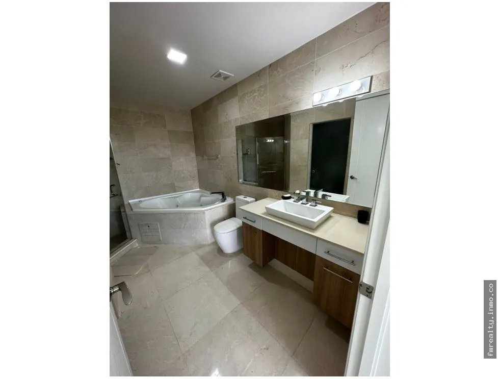 Se alquila apartamento en playa bonita