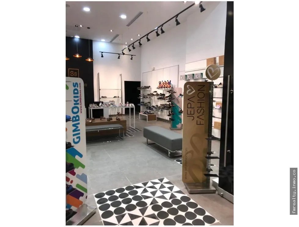 Se alquila local en westland mall