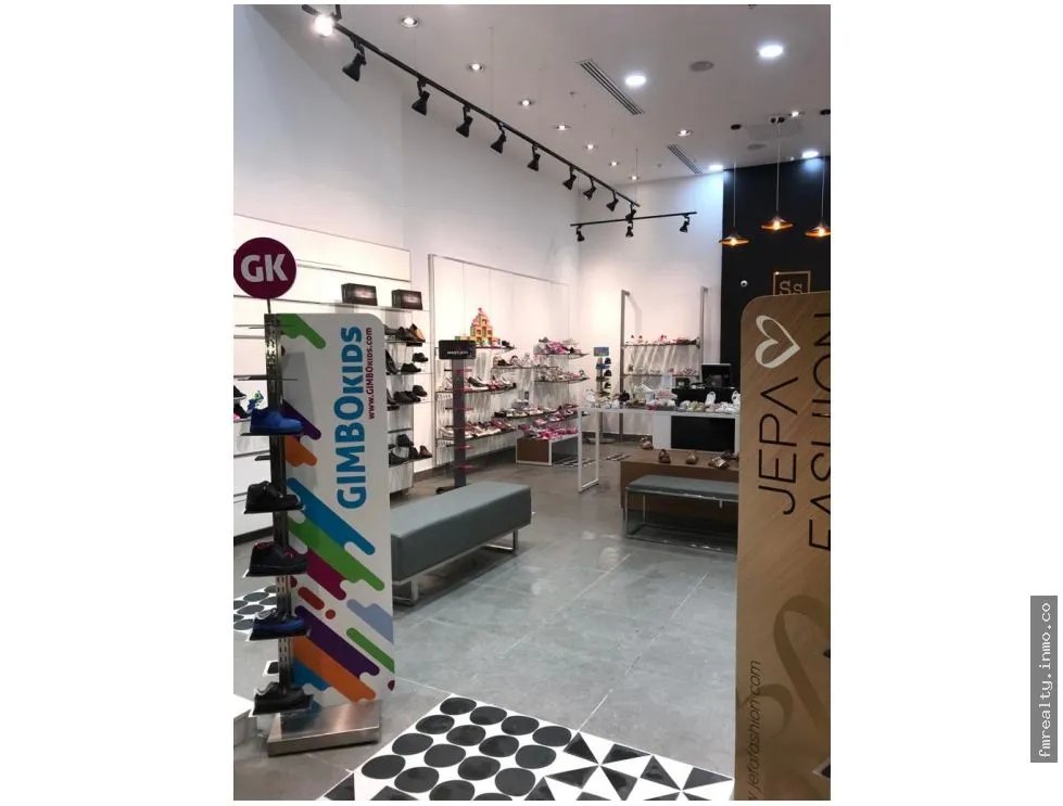 Se alquila local en westland mall