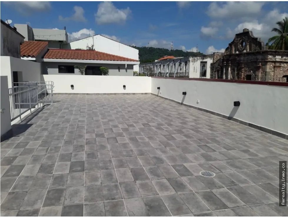 Se alquila local en casco antiguo fg