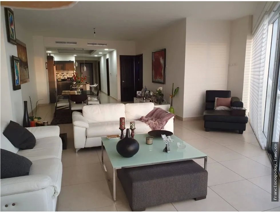 Venta de apartamento en avenida balboa