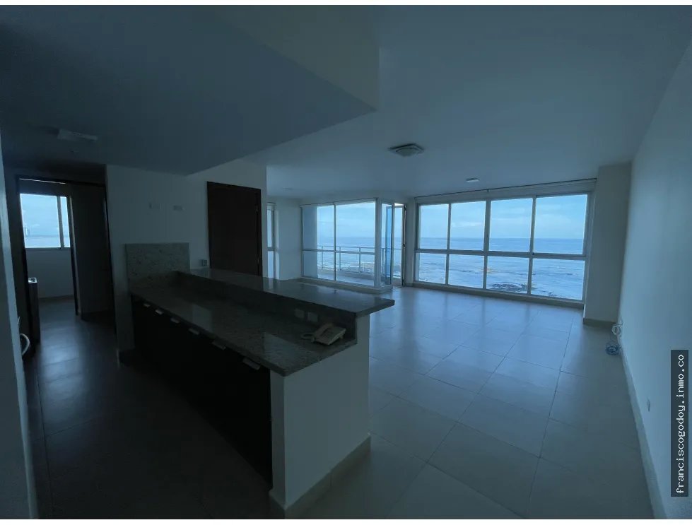Venta de apartamento frente al mar en punta pacífica
