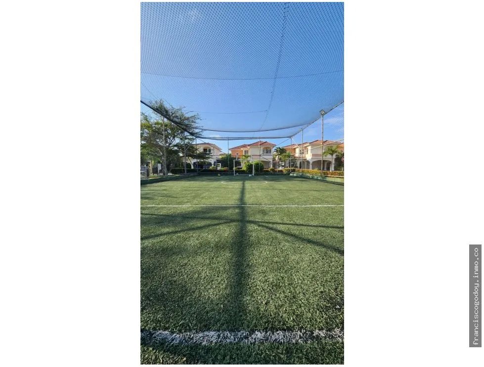 Casa a la venta en barriada cerrada en villa valencia, costa sur