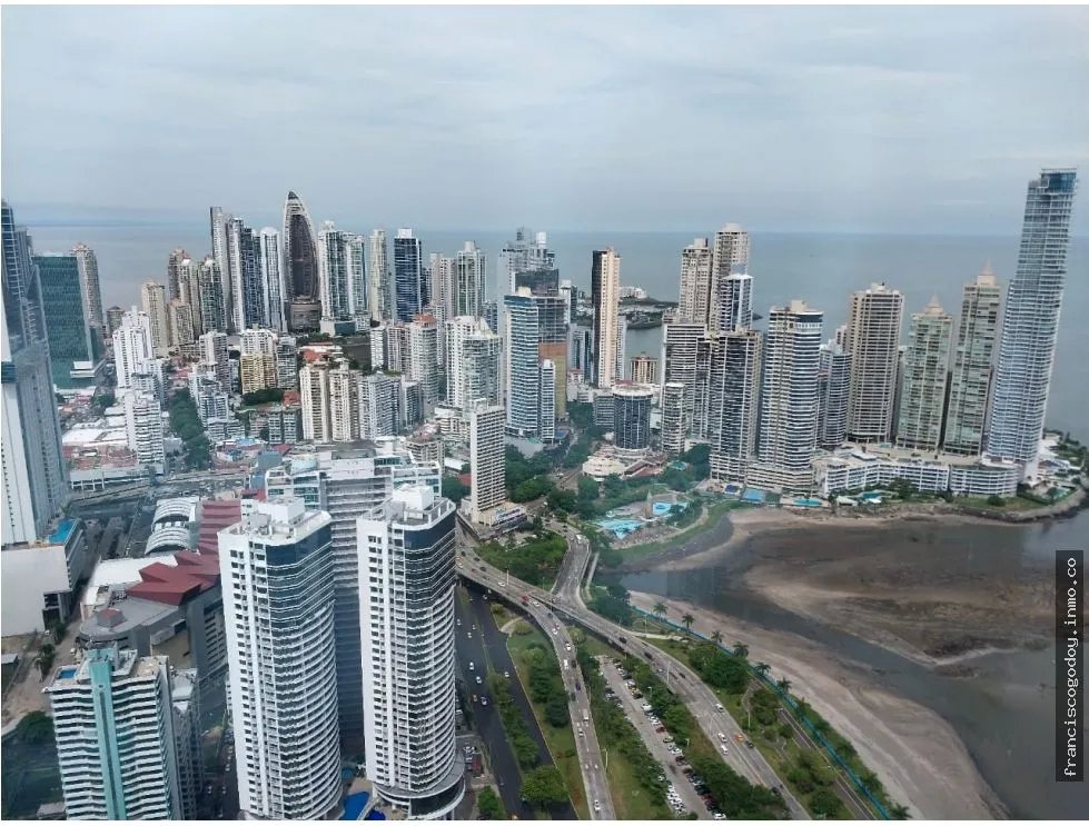 Se vende oficina torre bicsa, avenida balboa