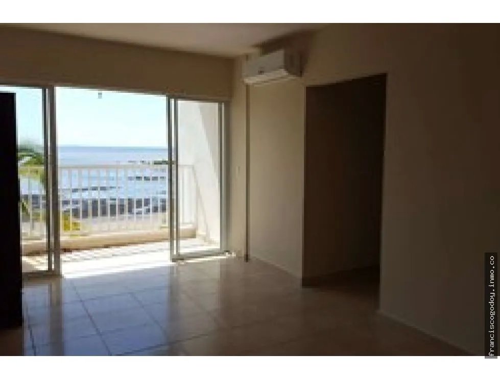 Se vende apartamento en playa dorada