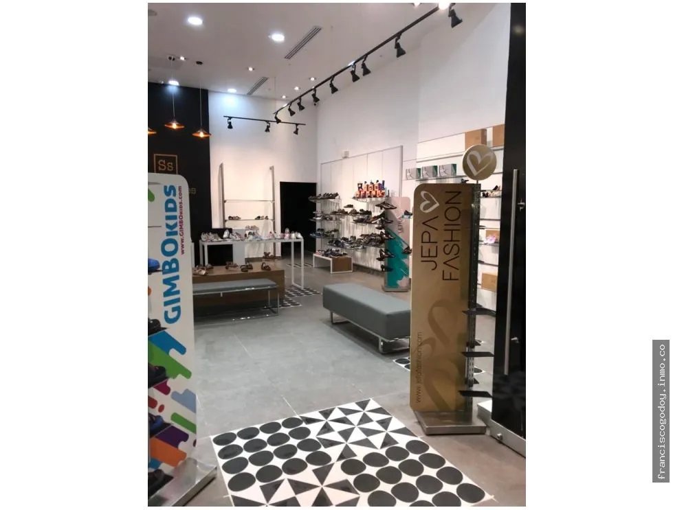 Se alquila local en westland mall