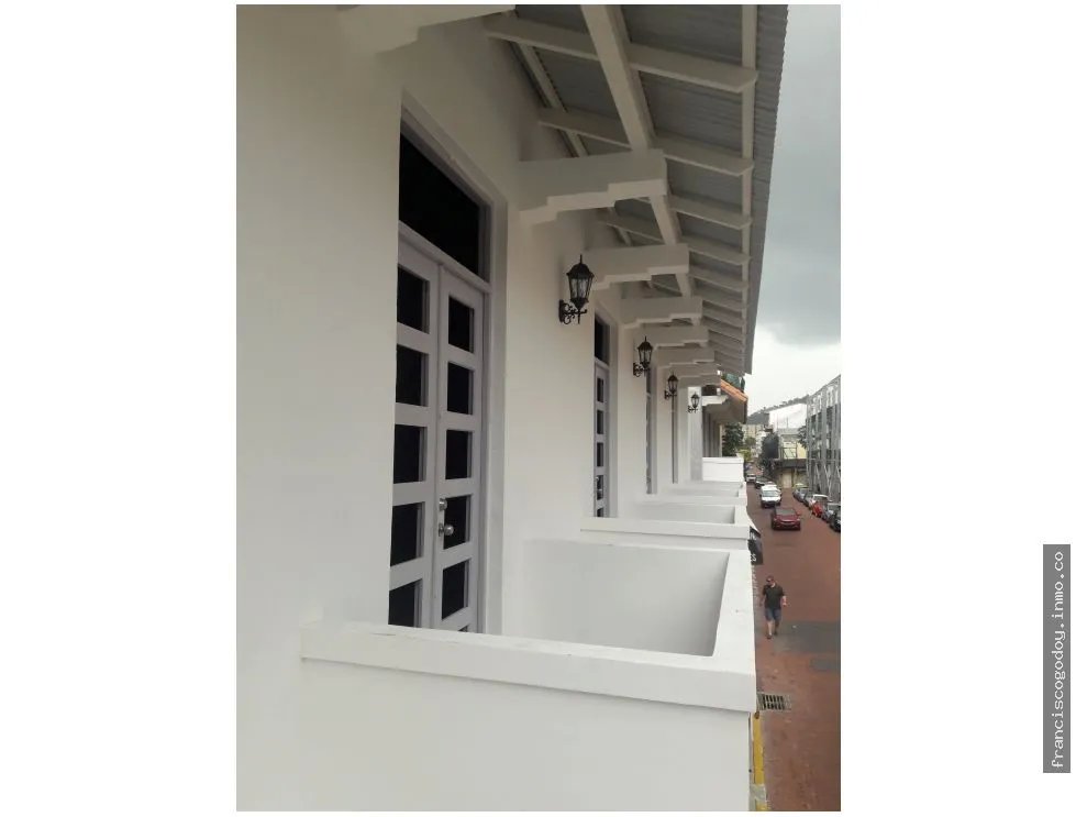 Se alquila local en casco antiguo fg