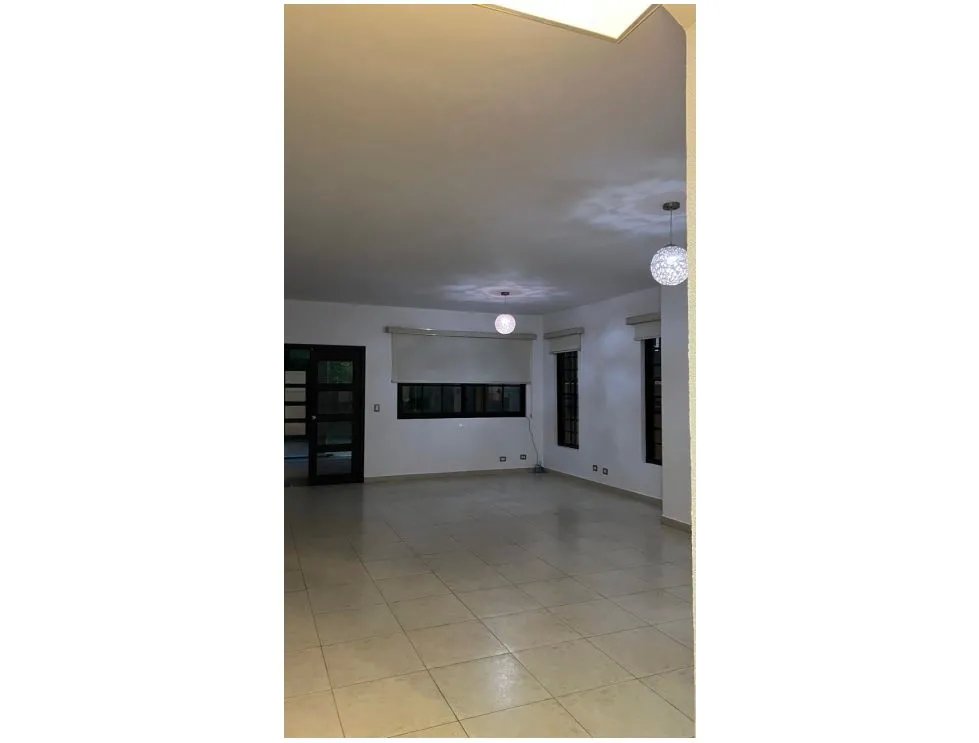 Venta de casa de 2 niveles en el doral, costa sur
