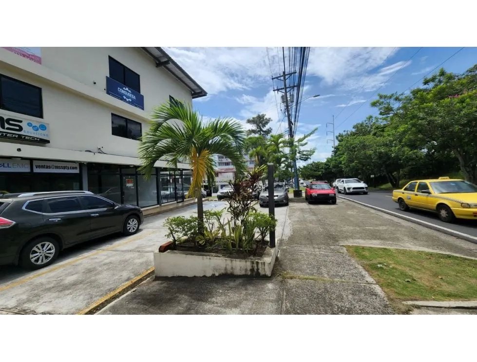 Alquiler de local en plaza decogaleri  piso 1. parque lefevre