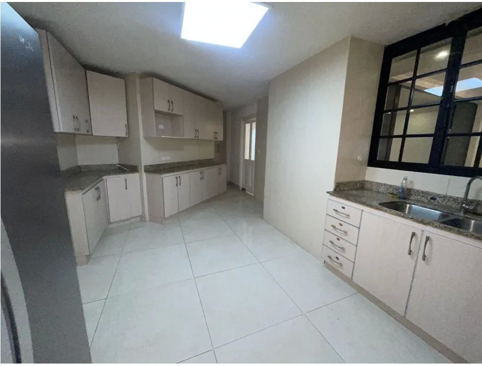 Alquiler de apartamento en edificio crillón, paitilla