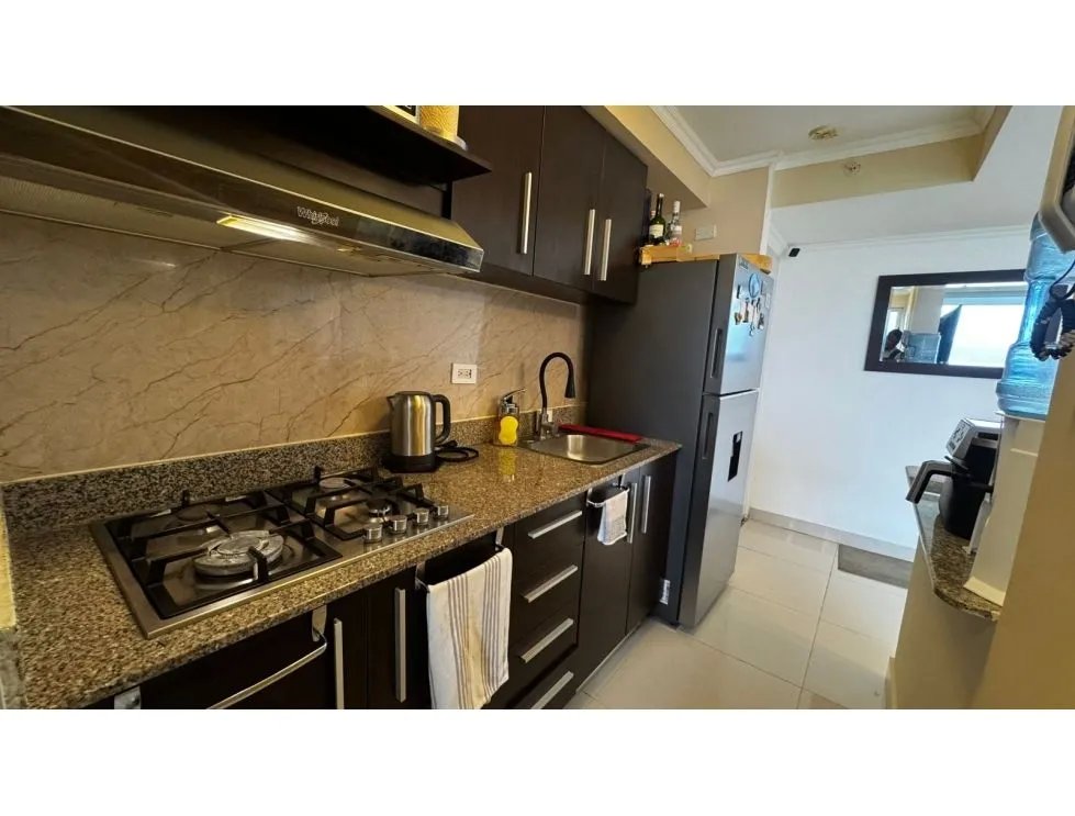 Venta de apartamento amoblado en ph los pueblos towers