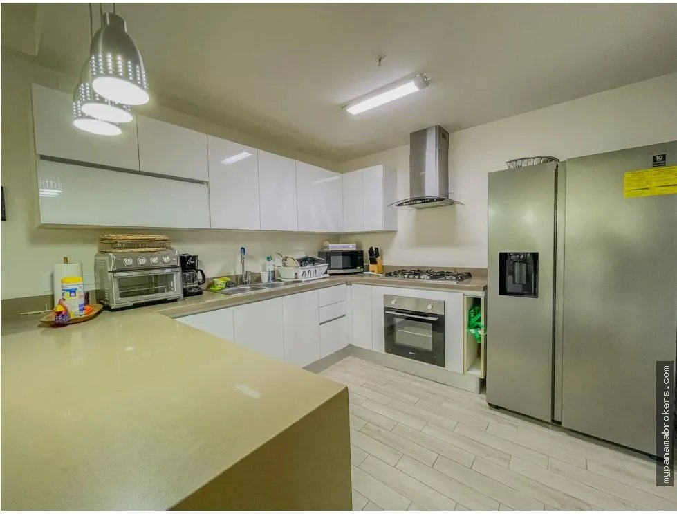 Se vende apartamento en ph playa caracol, punta chame