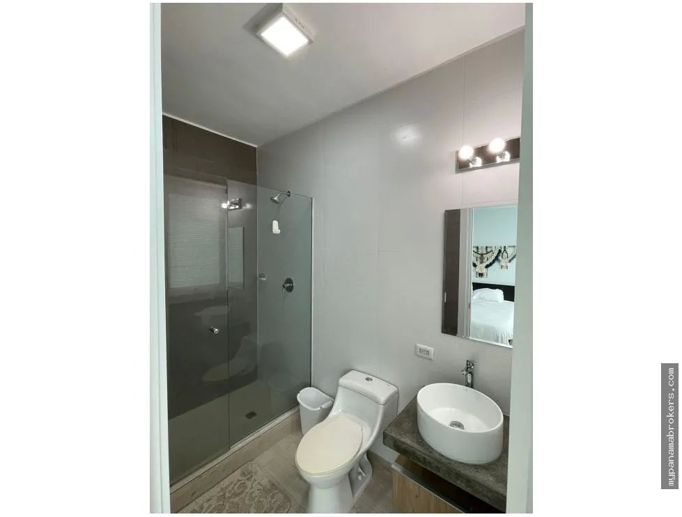 Se vende apartamento en punta barco, san carlos