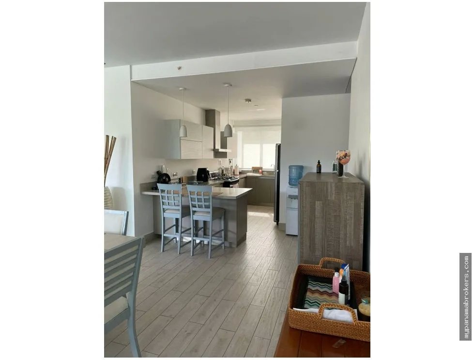 Se vende apartamento en punta barco, san carlos
