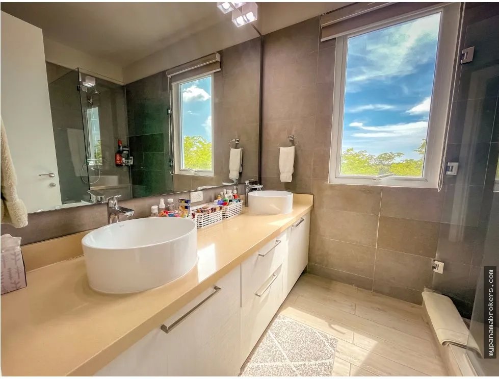 Se vende y alquila apartamento en punta barco, san carlos