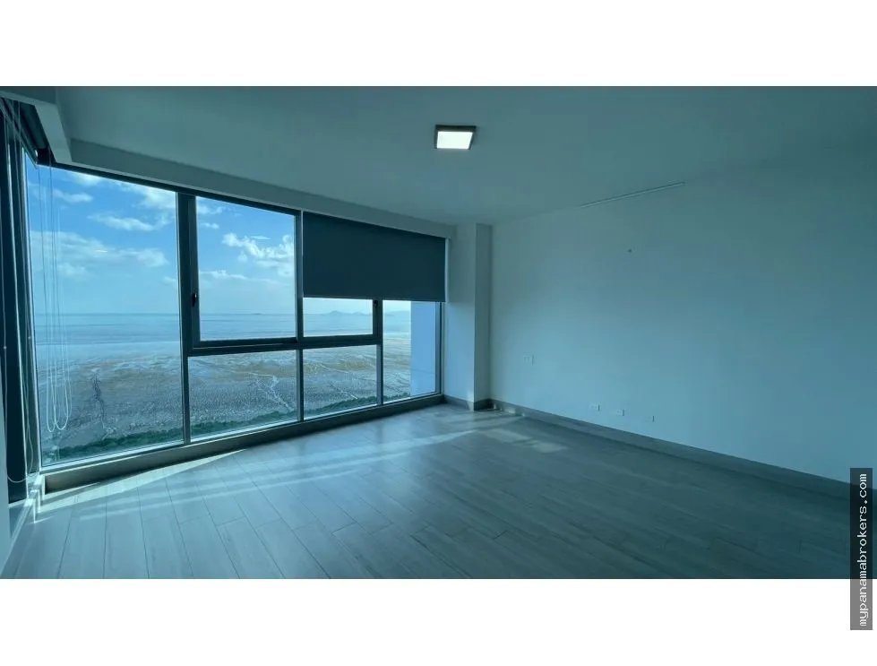 Se vende apartamento en p.h. regalia, costa del este