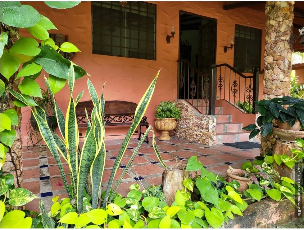 Se vende casa con plantación en nueva gorgona, chame