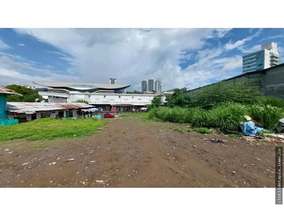 Se vende terreno para construir edificios en pueblo nuevo, panamá