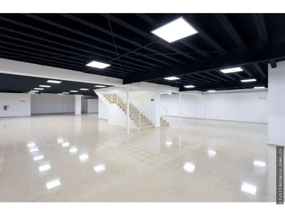 Se alquila local comercial en plaza agora en chanis, parque lefevre