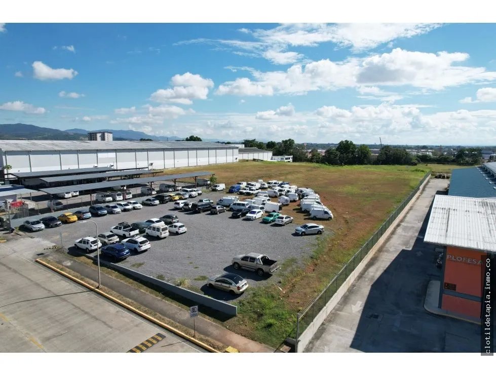 Se vende terreno en tocumen commercial park